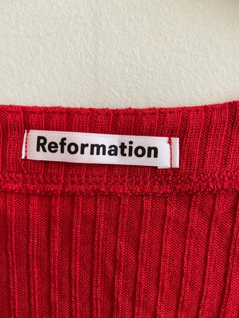 Reformation Red Ribbed Button-Front V-Neck Crop Top - Picture 5 of 6